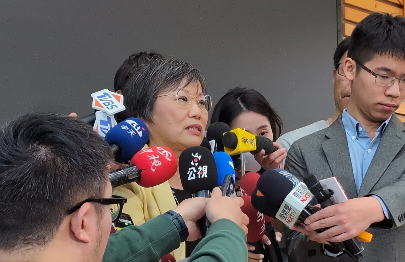 劉世芳立院瞪記者「離遠點」惹議！　現身還原現場：媒體碰撞我胸部3次