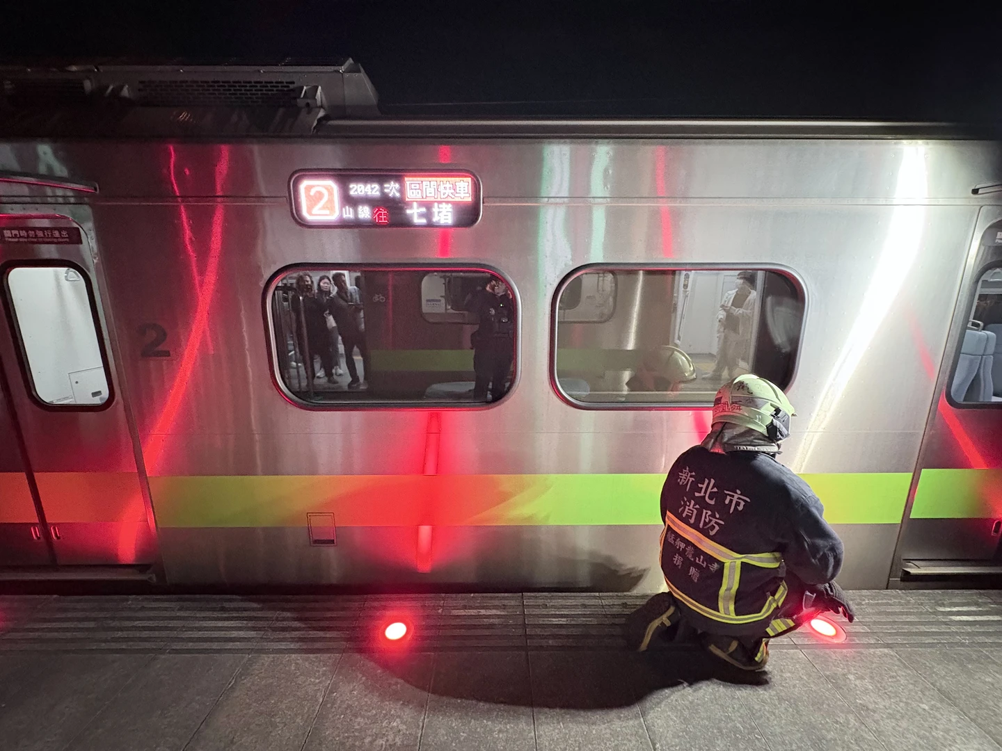 台鐵2042次區間車發生意外！　浮洲站北端男子入侵鐵道遭撞亡