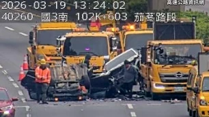 國3新竹段連環撞！2車追撞「緩撞車」翻覆變形　賠償恐百萬起跳