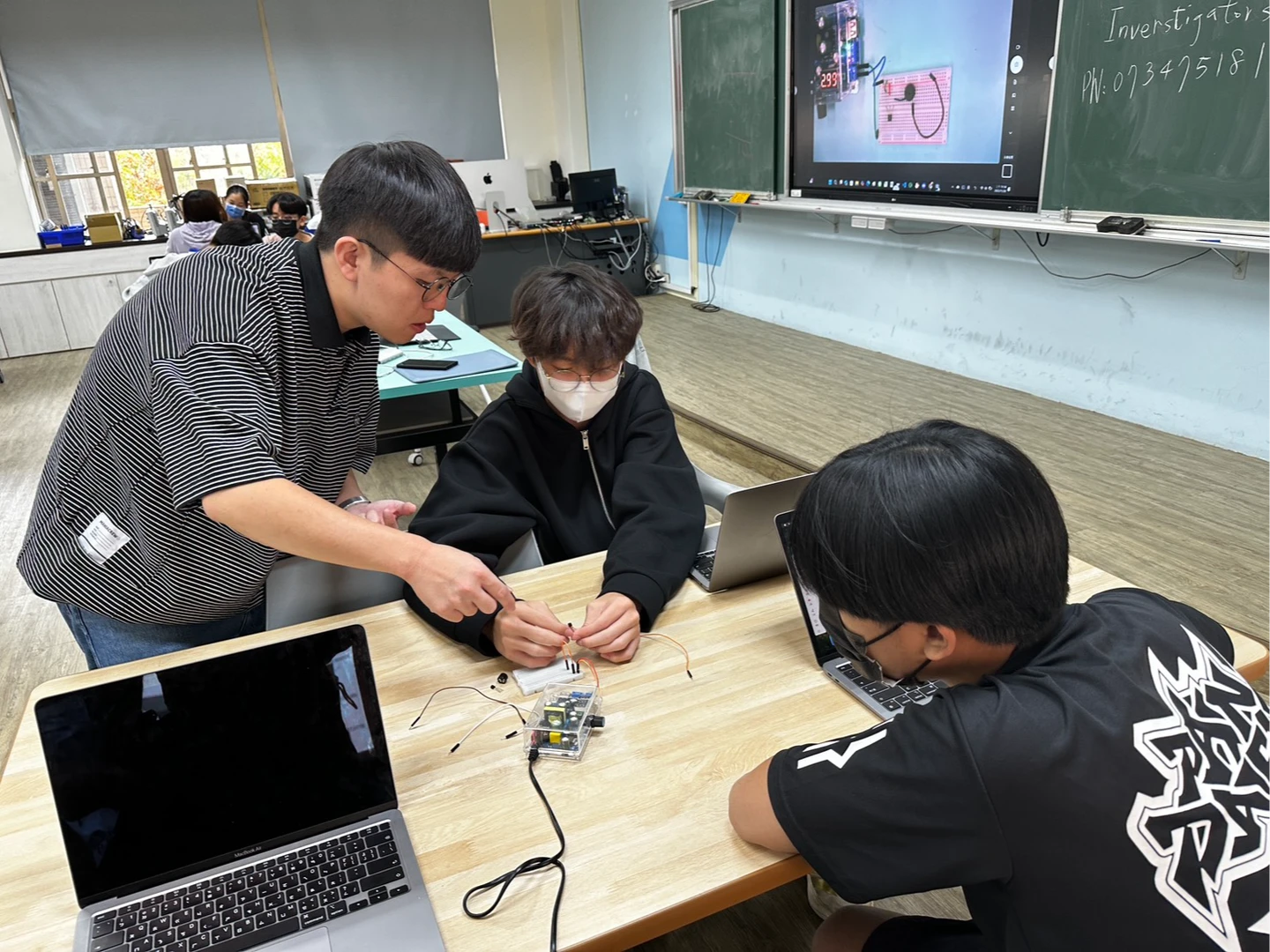 高中職拼AI 2｜教育部推半導體課程　高中職學校開課爆滿