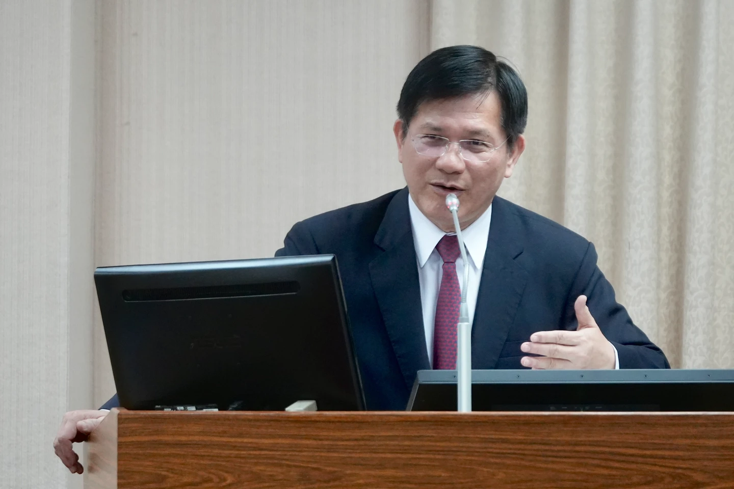 嘆外交部像阿信！　林佳龍：還有旅行團要去杜拜，喊也喊不聽