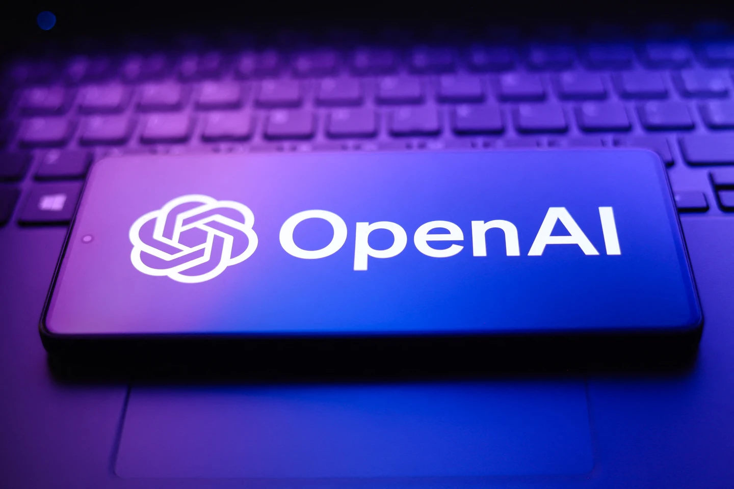 OpenAI打造ChatGPT在內三合一桌機「超級App」　卡位企業代理AI市場