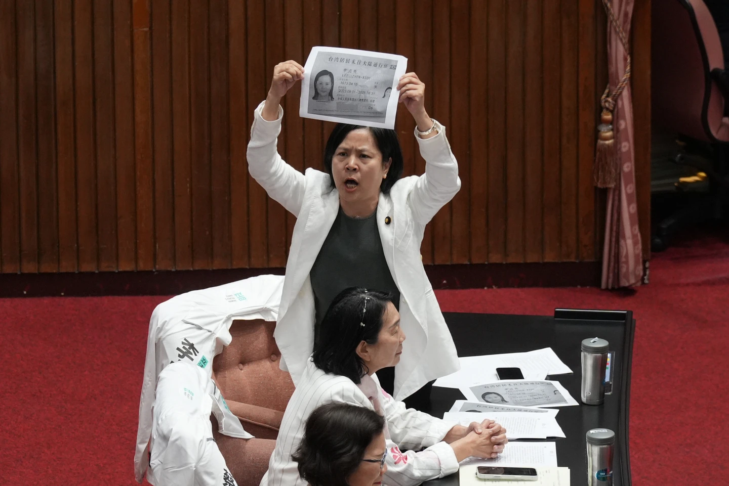 白黨團提李柏毅、劉世芳譴責案逕付二讀　兩苦主發聲