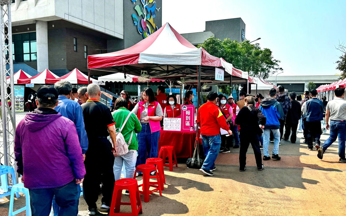 最高薪65K！台南新營徵才吸逾500人　護專美眉即刻上工