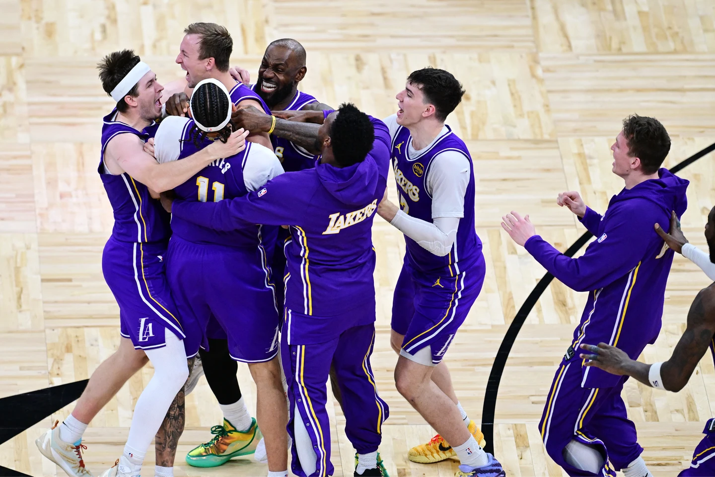 NBA｜湖人絕殺慶賀！詹姆斯生涯出賽數破紀錄　杜蘭特總得分超越喬丹排史上第5