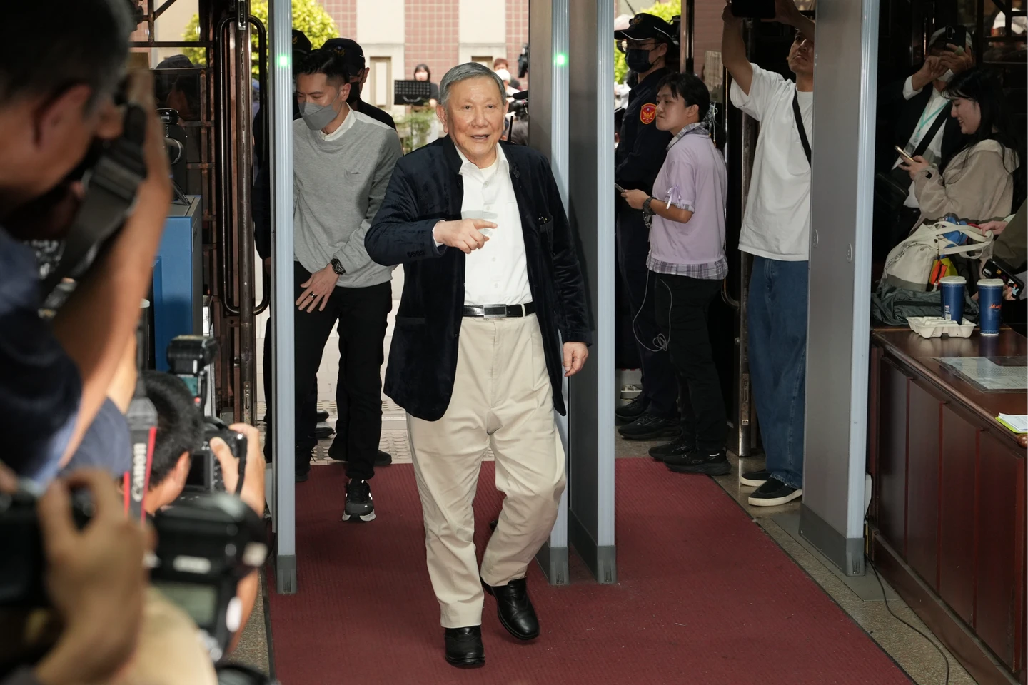 沈慶京行賄柯文哲210萬重判10年！　「小沈1500」法官未採信　