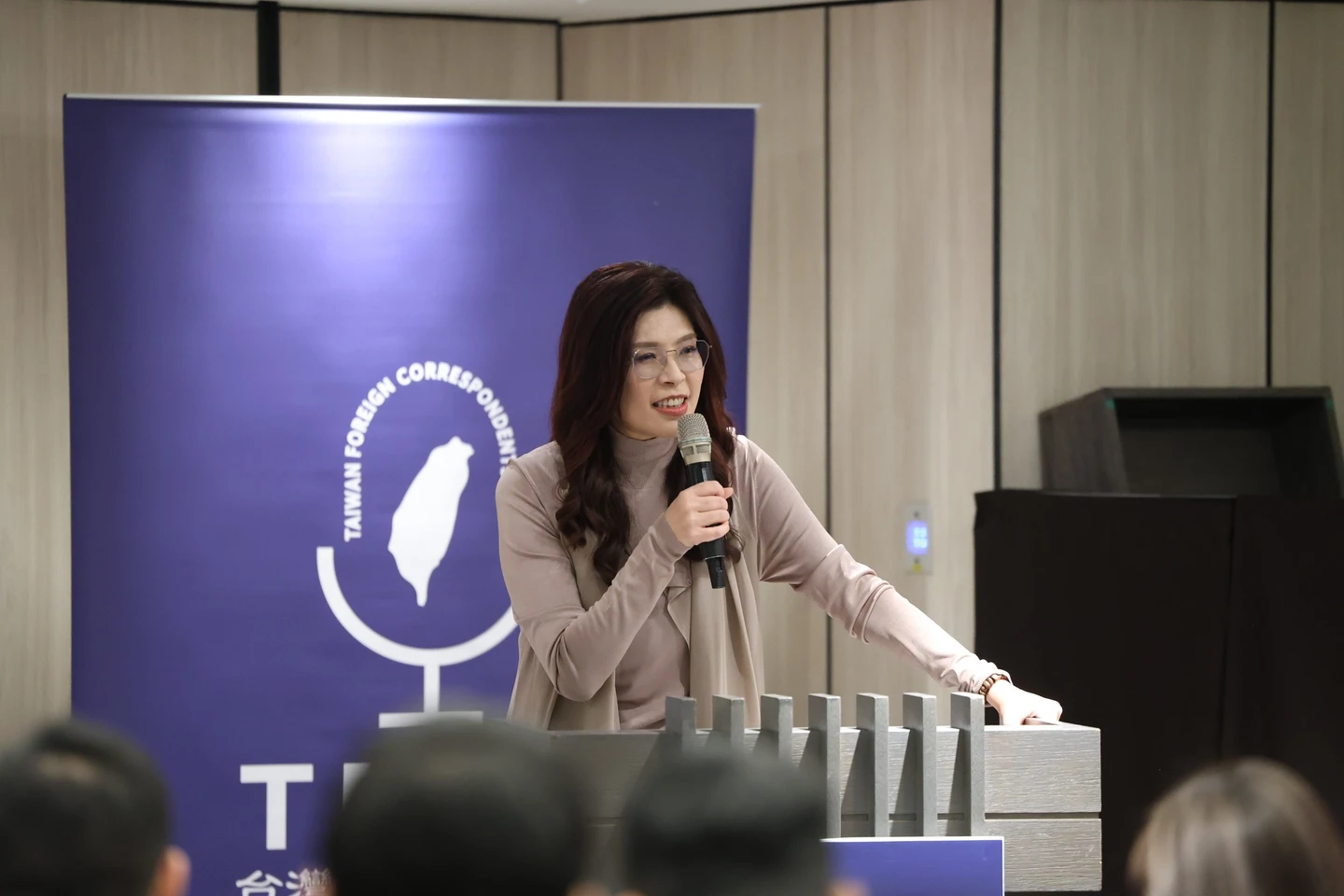 「唯一政治基礎九二共識」！鄭麗文：兩岸和平不是出賣台灣