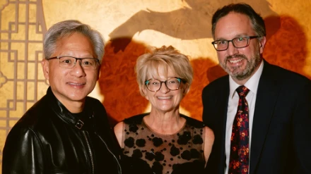 美媒爆黃仁勳香檳宴AI權貴齊看歌劇！打趣「有錢就這樣」　與蘇姿丰撞場較勁