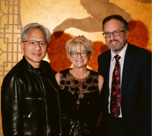 美媒爆黃仁勳香檳宴AI權貴齊看歌劇！打趣「有錢就這樣」　與蘇姿丰撞場較勁