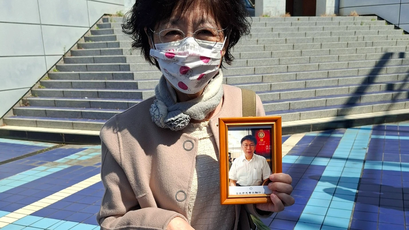 陳佩琪赴日參加兒畢典！柯文哲缺席　她手拿「相框照」全場驚呼