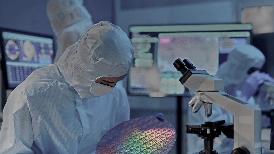 南亞科私募狂吸逾787億元資金　專家：「邊緣AI」時代的關鍵拼圖！