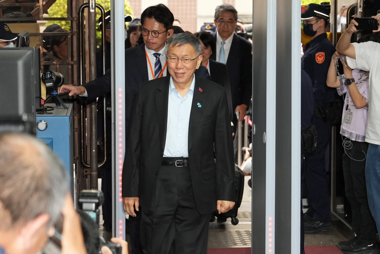 分析｜柯文哲深陷弊案風暴！學者示警3大危機　「受害者症候群」成藍白合變數