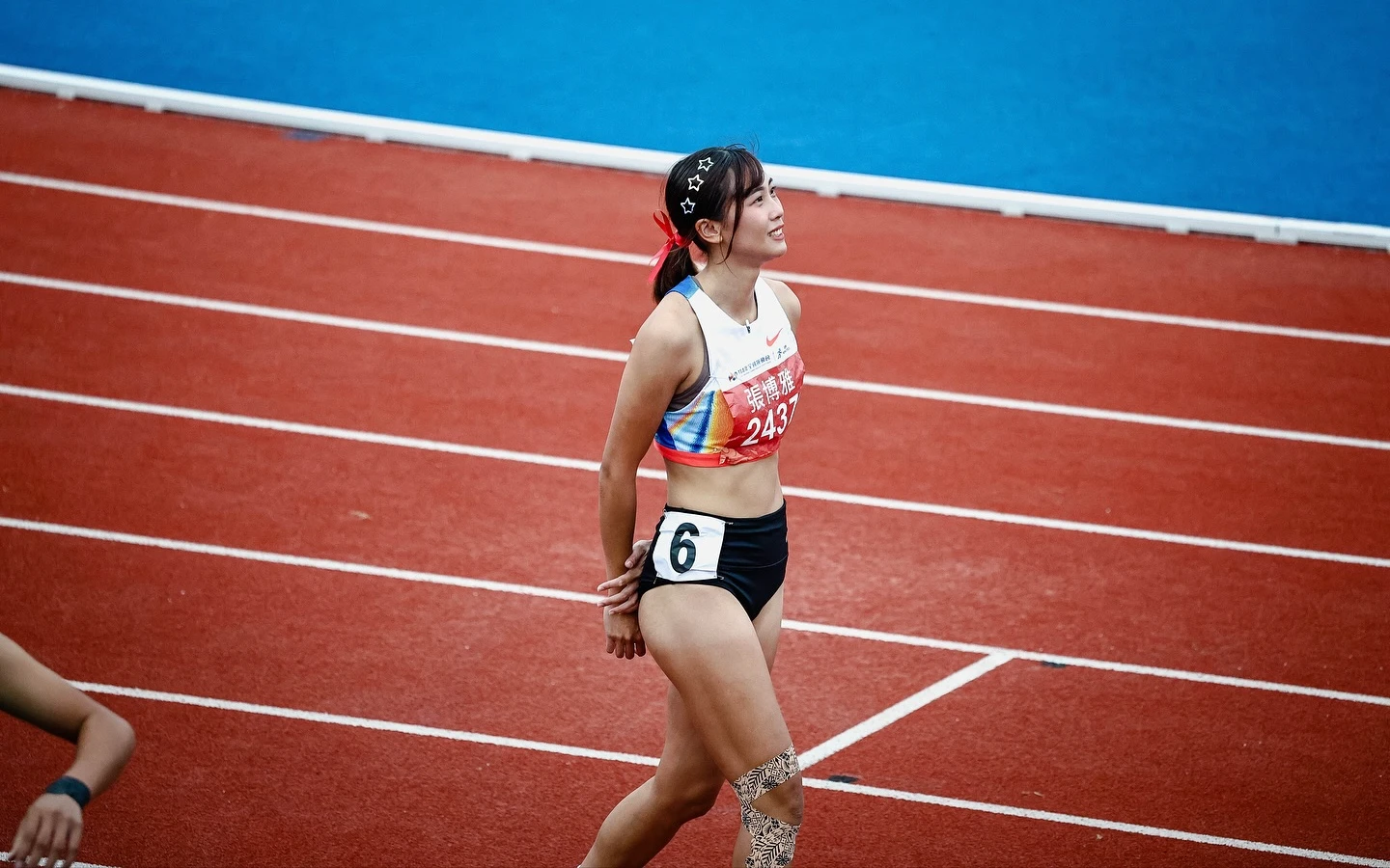 田徑｜「跨欄甜心」100跨本季第一跑！張博雅輕鬆飆破大專田徑賽紀錄摘金
