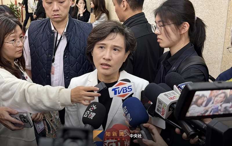 鄭麗君談顏慧欣哽咽：一想到她就非常難過　看辭職信「心中更不捨」