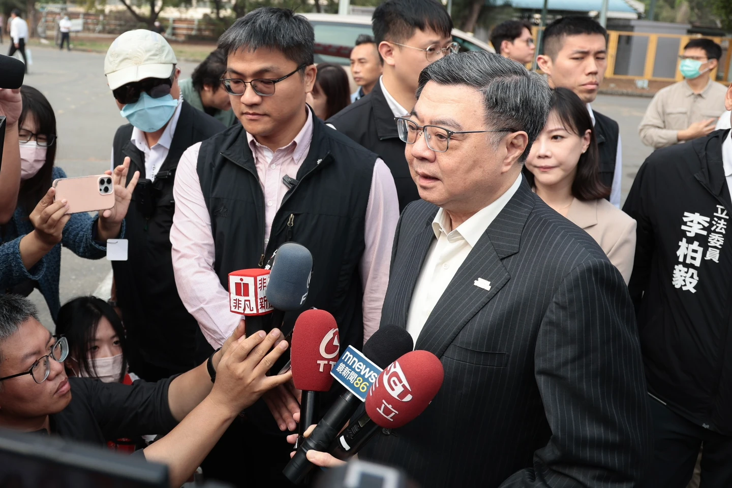 說服不了在野將軍落淚！卓榮泰氣憤：國會議員於心何忍