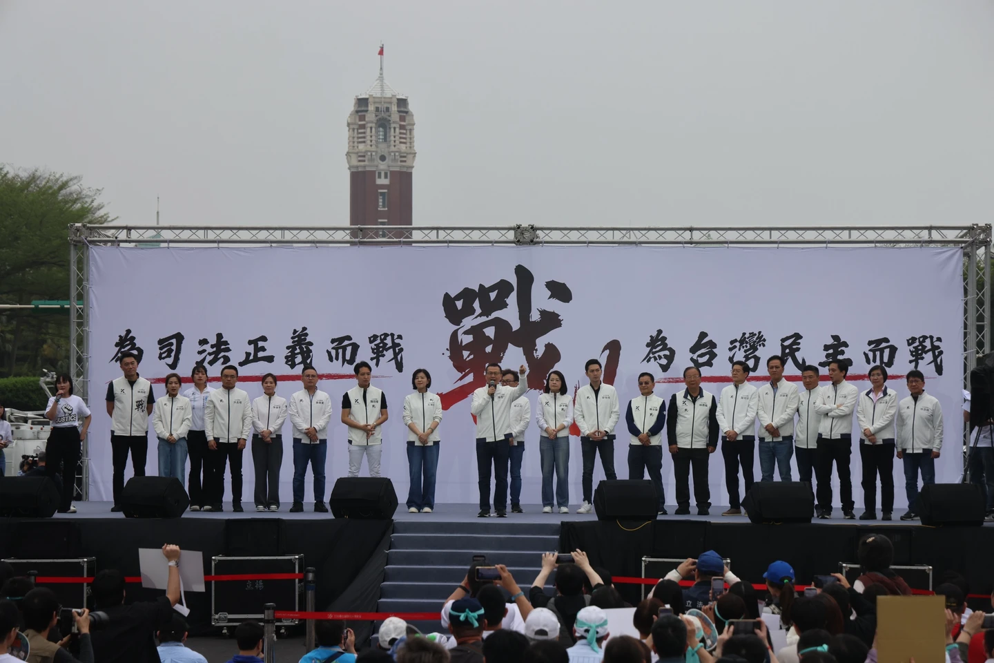 萬草挺阿伯！逾20藍委助陣喊情誼長存　牛煦庭：不會對柯文哲落井下石