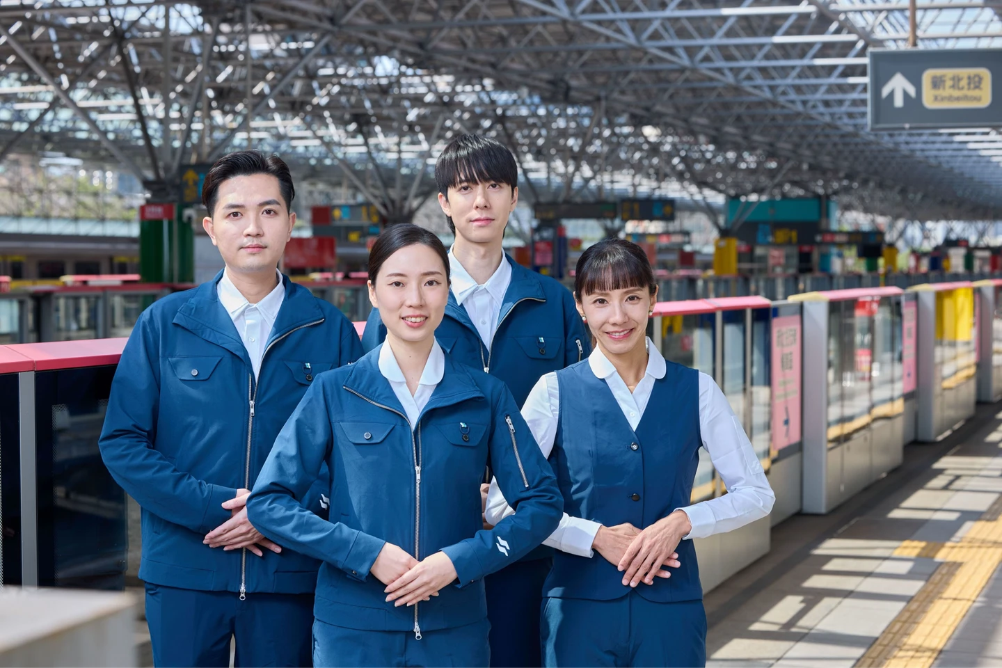 西裝改成夾克！北捷員工換新裝　大安公園六代制服展一次看