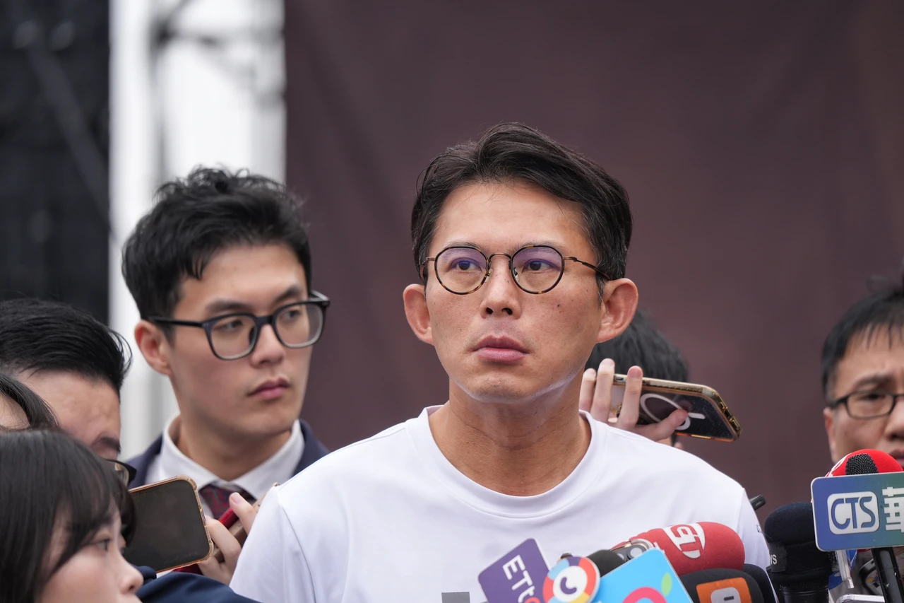 小草凱道聲援柯文哲破萬人！黃國昌：老大點頭隨時回來接黨主席