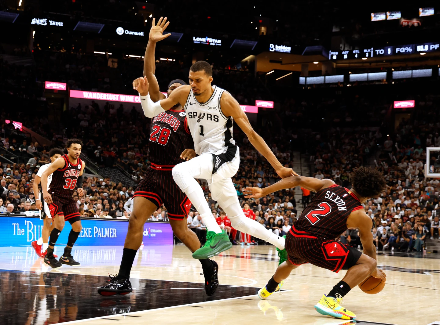 NBA｜超扯！「法國怪物」文班亞馬僅花8分鐘就雙10　一戰寫下多項神紀錄