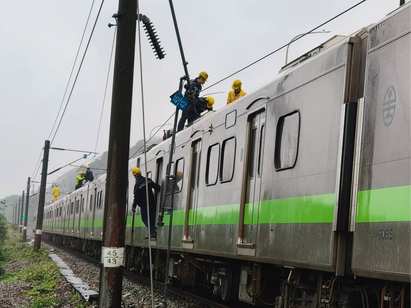 山佳事故大誤點2萬分鐘！跳電故障未停車檢修及通報　台鐵：懲處要加重