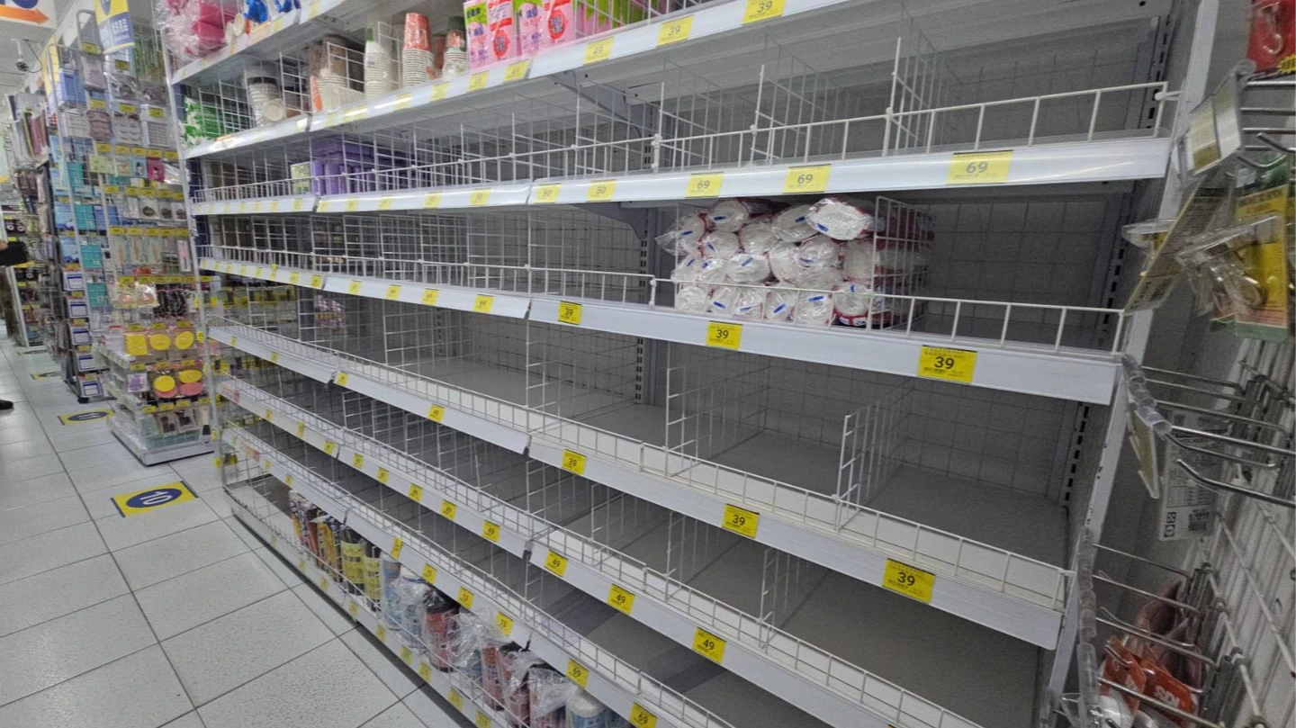 獨家｜高雄不只塑膠袋缺貨！垃圾袋也搶光　盤商漲價「賣完就沒了」