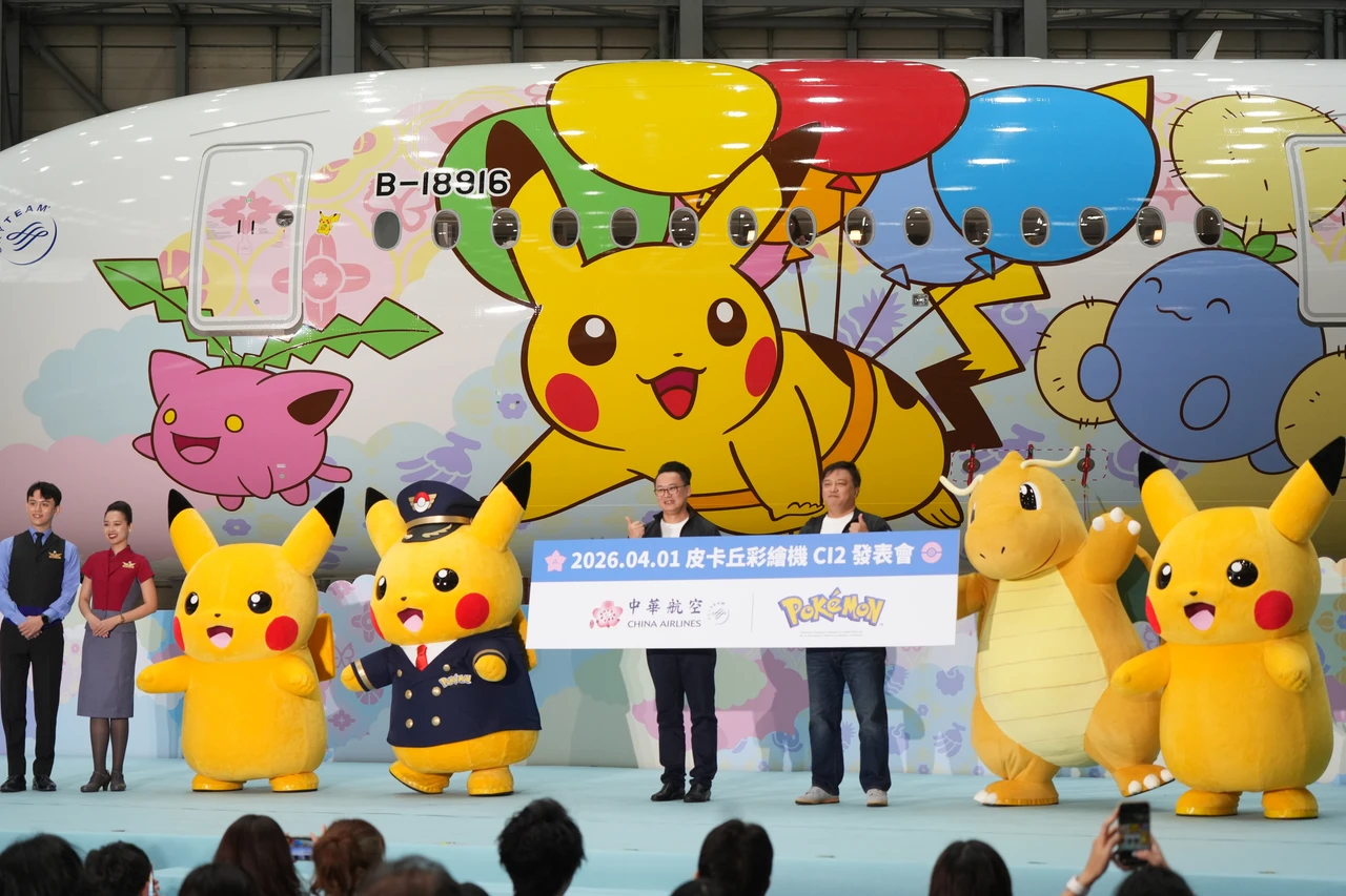 開箱華航第2架皮卡丘彩繪機！機上備品全是寶可夢　4/2起飛東京、西雅圖