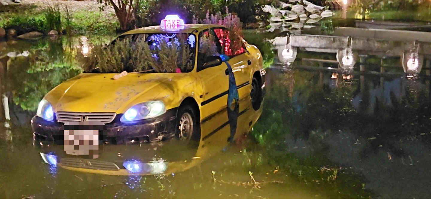 愚人節最狂誤會！高美館驚見「小黃」落水急報案　警到場傻眼了 