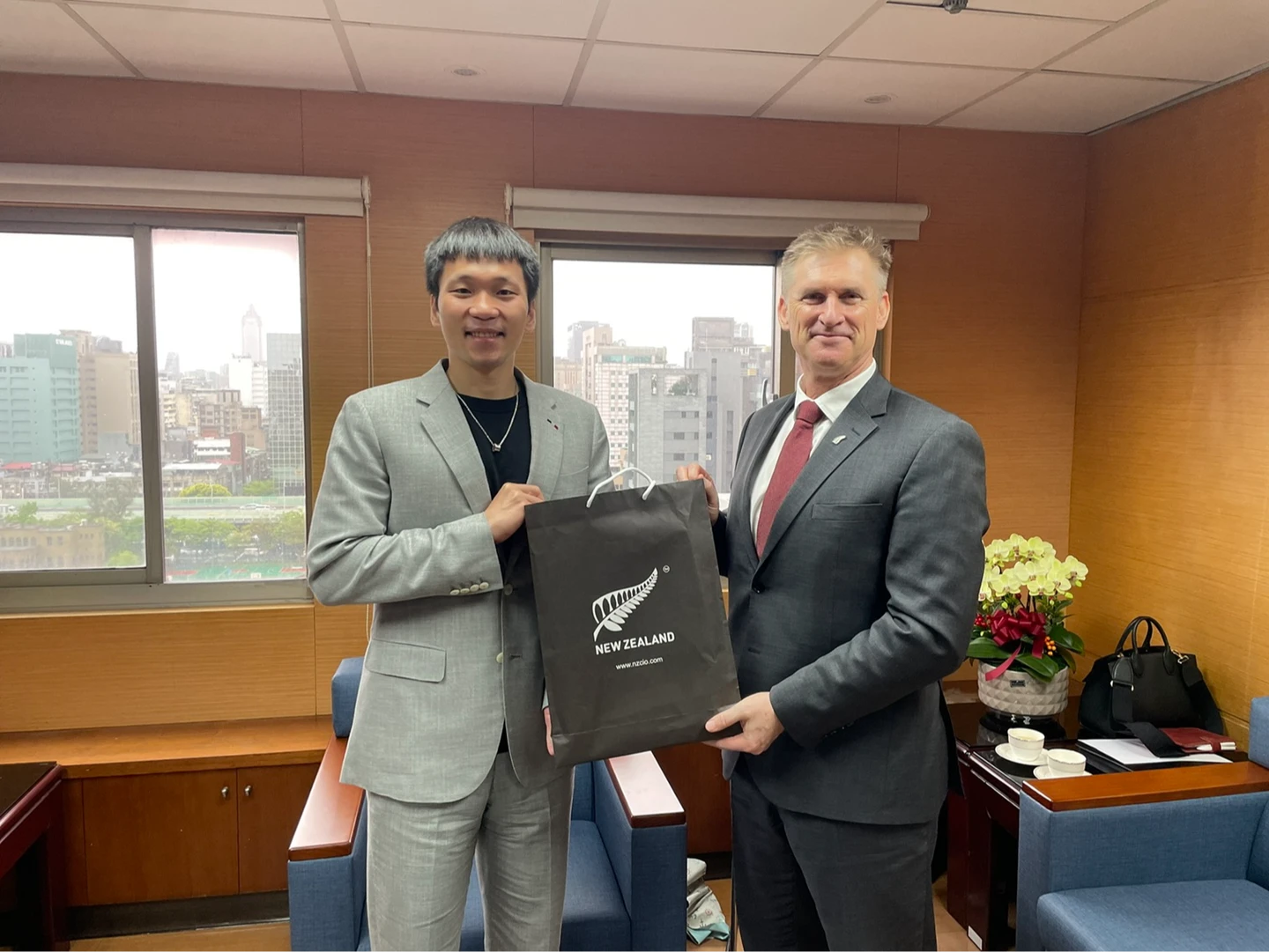 紐西蘭駐台代表梁思齊拜會李洋　攜手運動部推動台紐合作