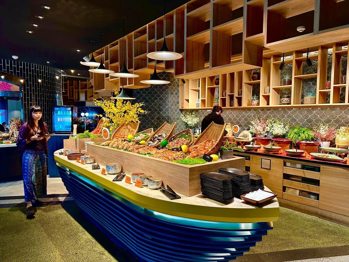 全台唯一泰式buffet！泰國街頭船麵、香蕉煎餅端上桌　4人行折千元