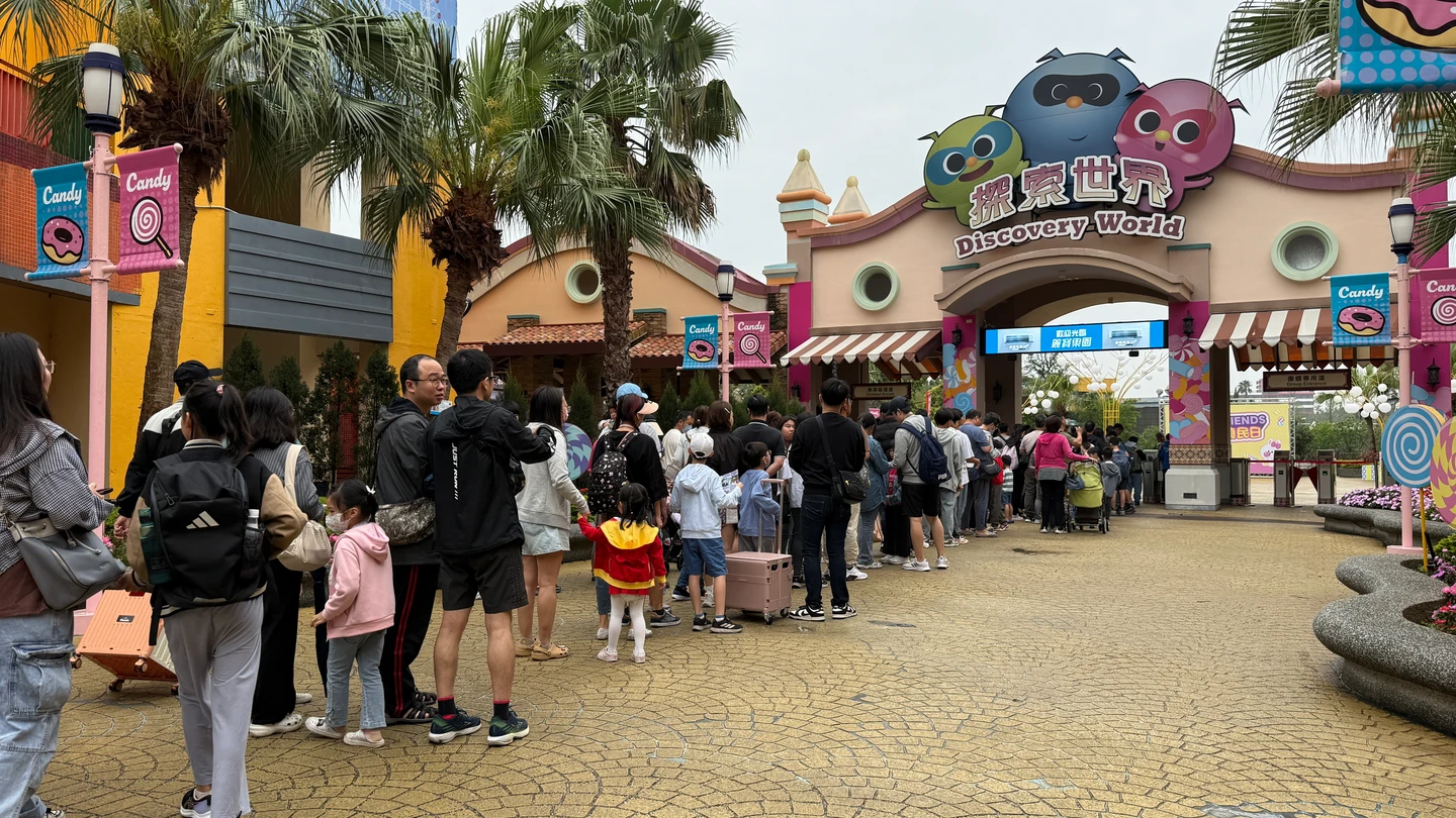 連假天氣助攻！不用防曬玩到瘋　麗寶樂園首日爆人潮 