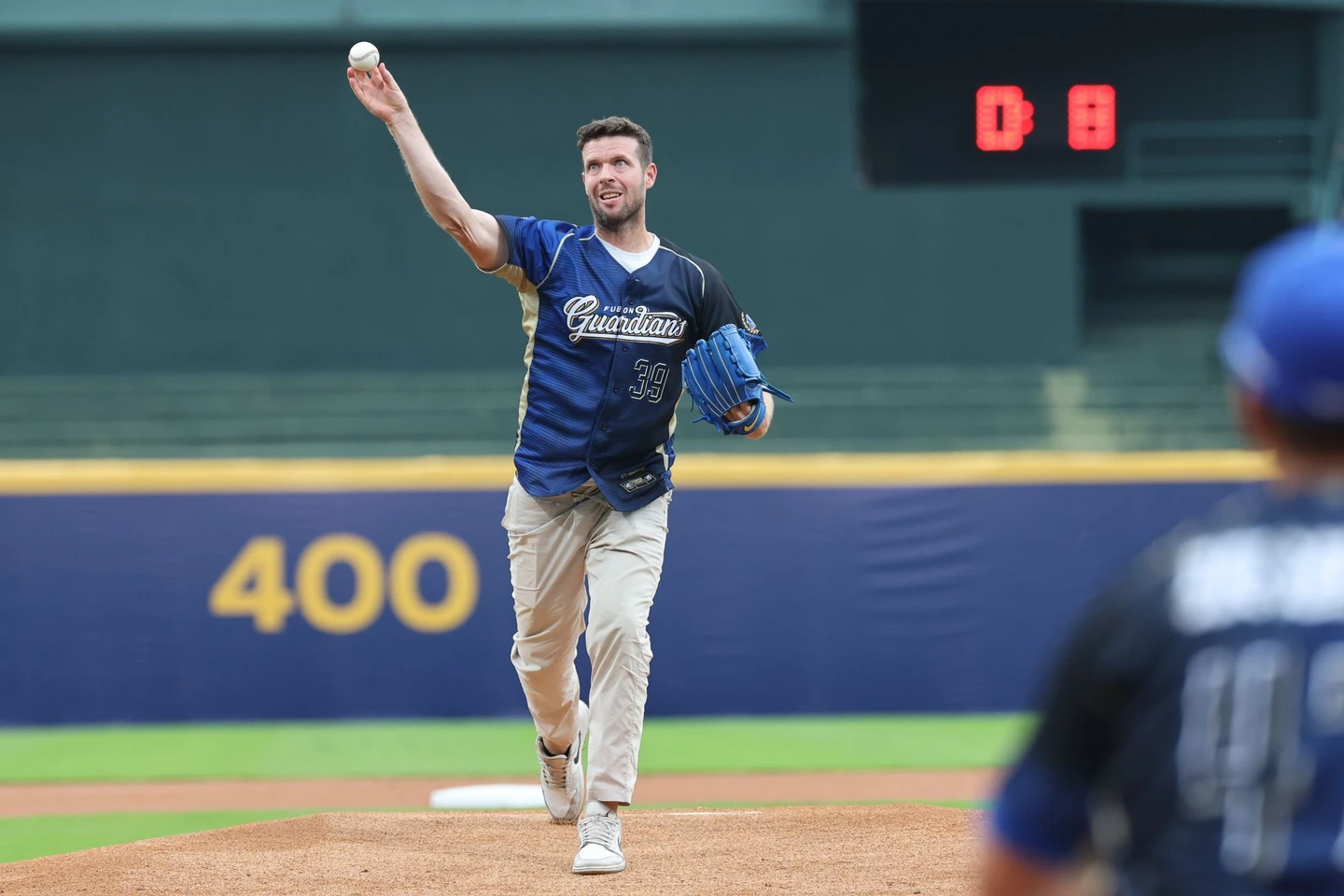 中職｜開球挖地瓜笑稱要考驗捕手　羅力談悍將10周年：相信冠軍不遠了