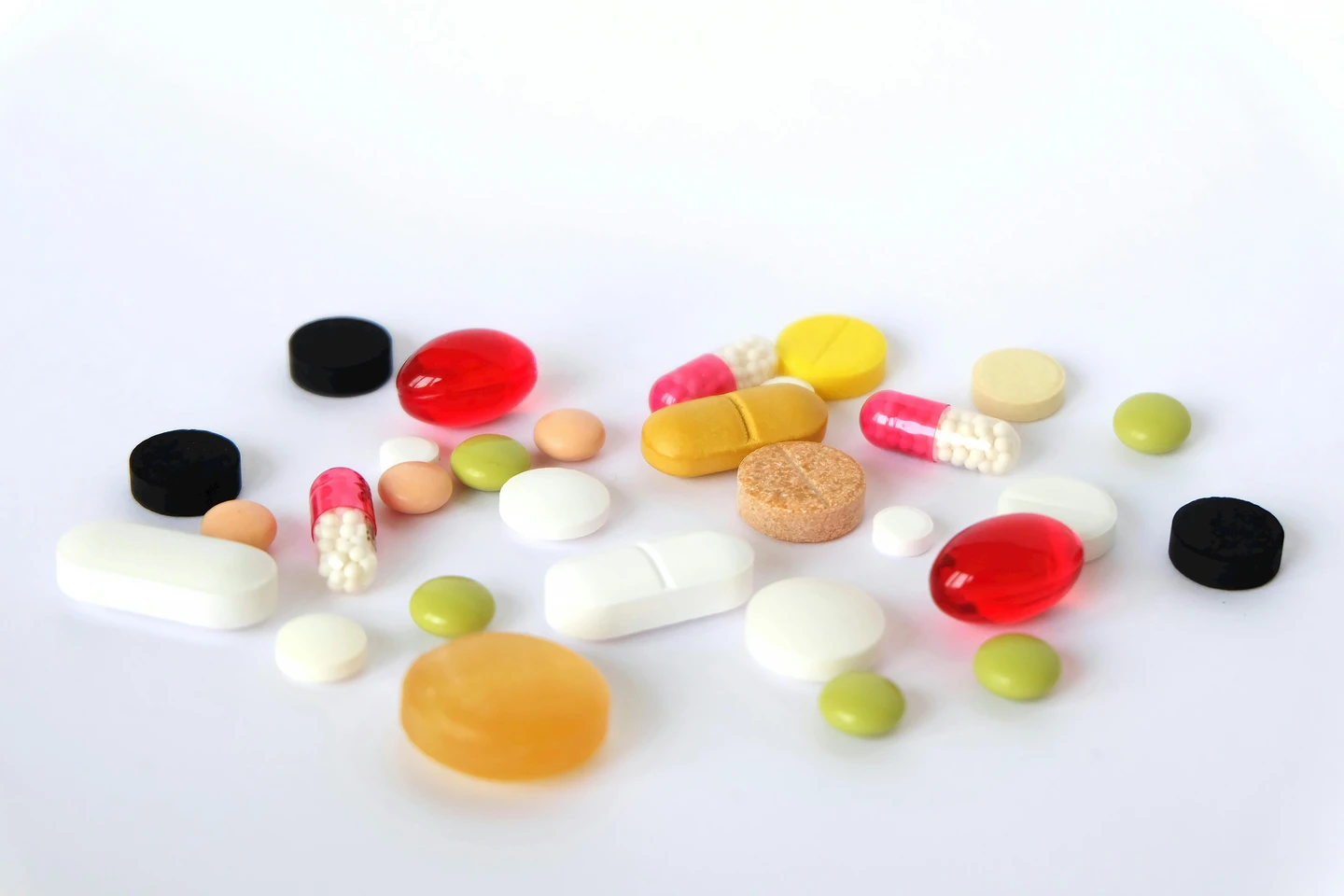 川普祭100%藥品重稅「台灣不在豁免名單」　食藥署回應了！鄭麗君曝學名藥優惠