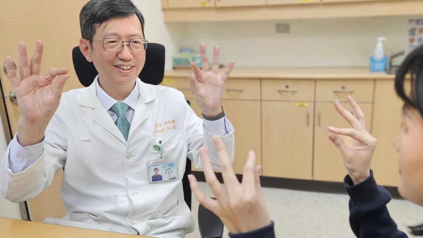 妙齡女每到傍晚就腳歪走路跛　竟是罕病害多巴胺不足