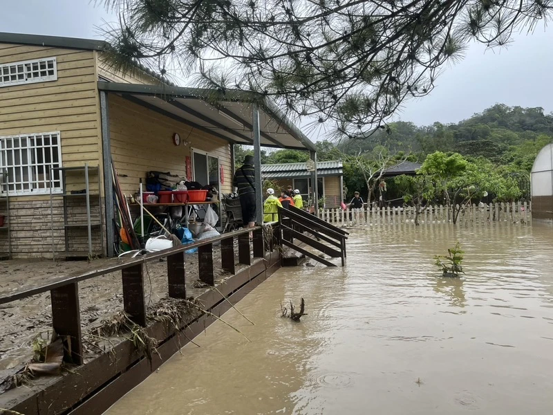 新竹也淹水了！豪雨狂炸竹苗中　台中暴雨警報全台防汛警戒