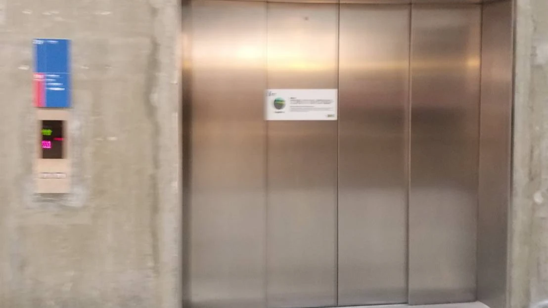 獨家｜IKEA宜家家居高雄店電梯卡1、2樓間　4人受困逾40分鐘獲救