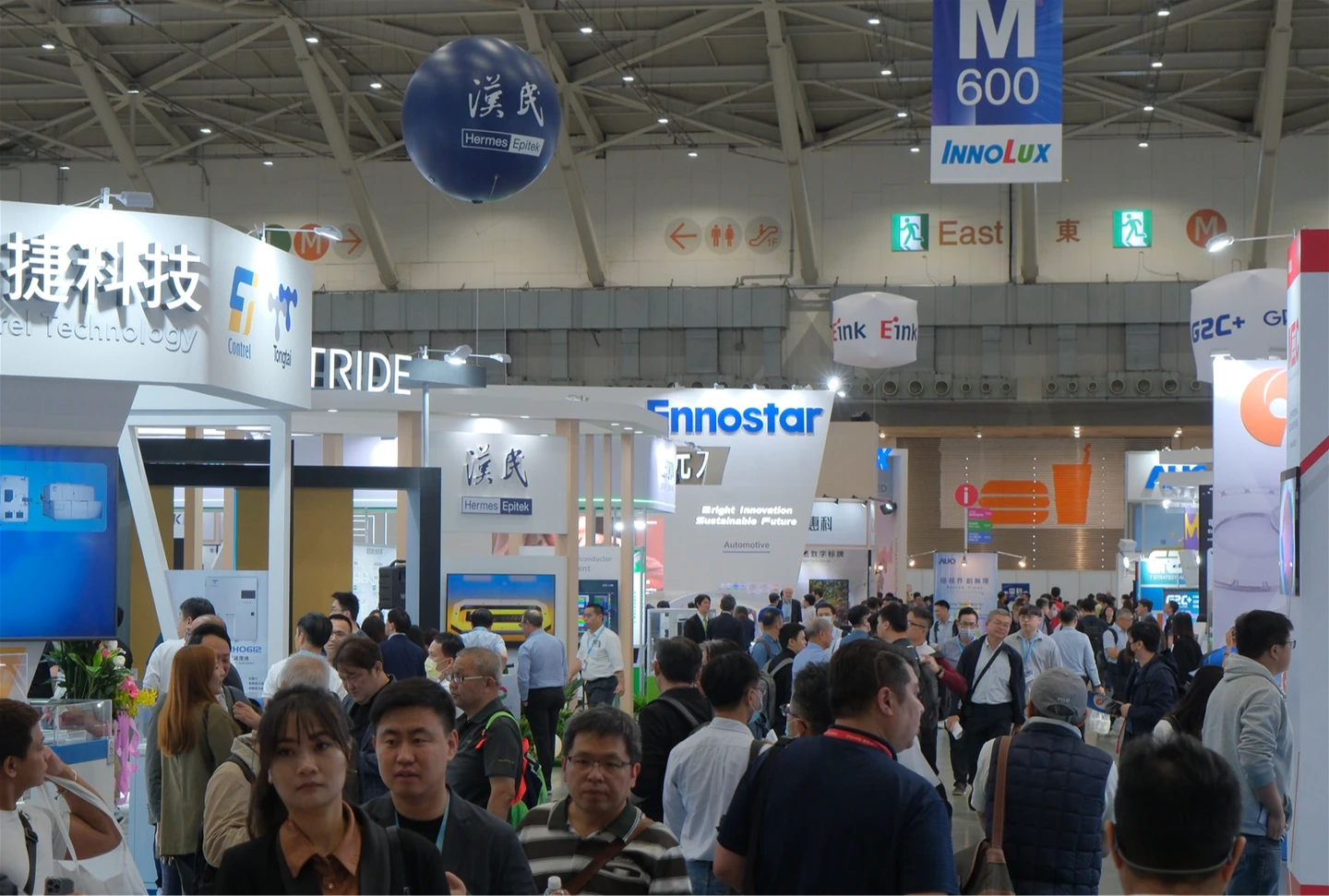 Touch Taiwan展｜友達、群創大拼場　Micro LED、裸眼3D等新技術逐漸落地