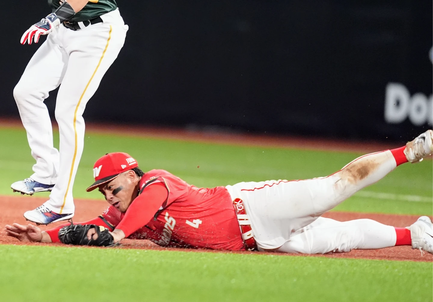 中職｜味全遭逆轉還傷了1員大將　吉力吉撈左膝腫脹先下二軍休養