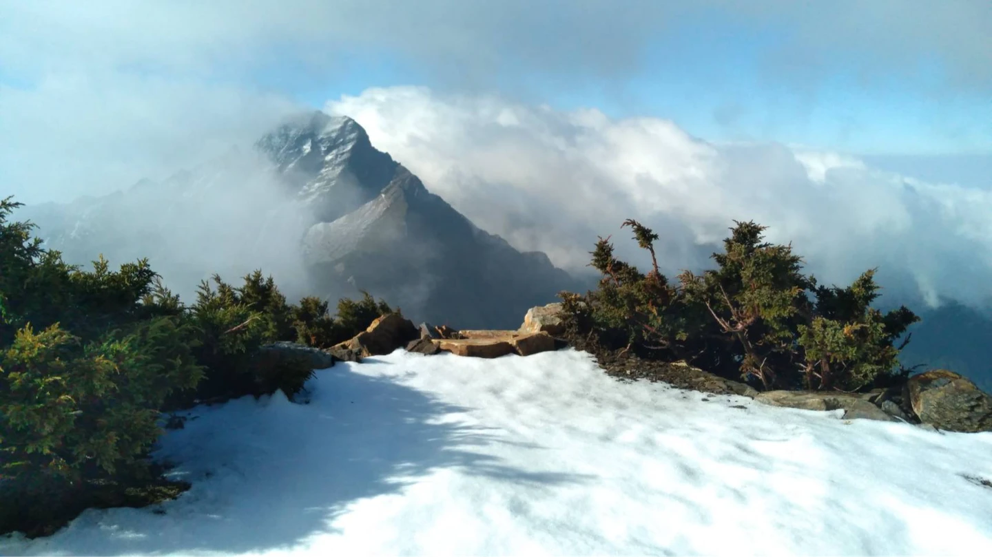 陽光映照玉山4月雪　明又有鋒面接近！「這天起」好天氣要來了