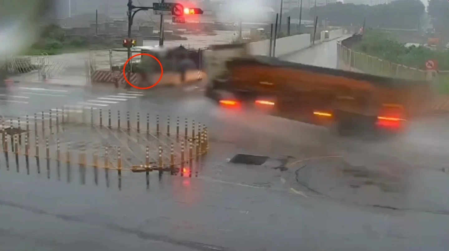 新北泰山曳引車失控奪命！路人慘死輪下最後身影曝光　警急尋家屬指認