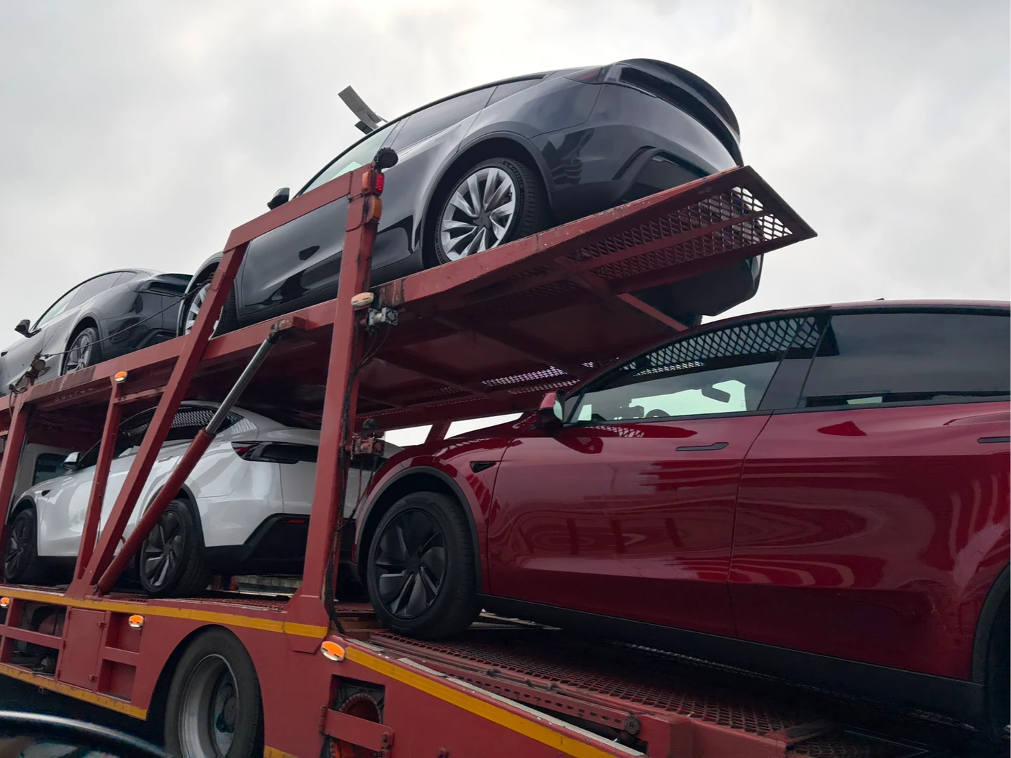 台灣特斯拉祭優惠！首推「油轉電」3萬換購金　戰火燒高油價電動車獲青睞