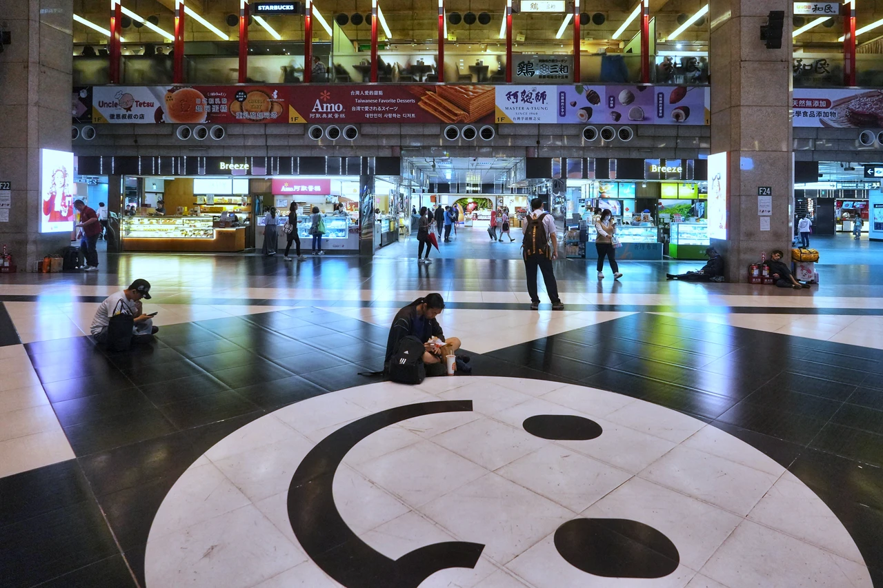  2歲女童北車大廳遭踹倒地！惡男再踩踏背部　警將依殺人未遂罪嫌送辦