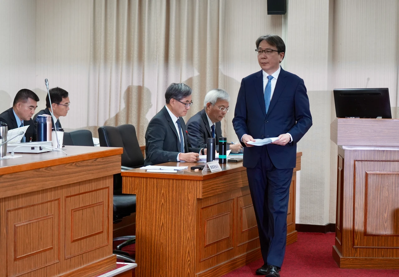 國安局長揭「兩會」重點！　籲國人在《民族團結法》後赴陸要警覺