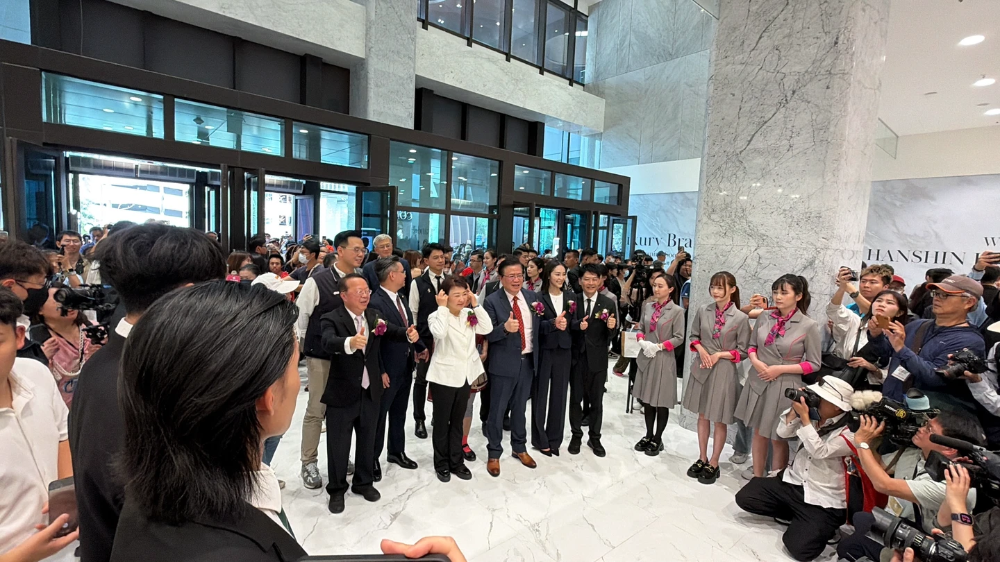 直擊台中漢神洲際開幕！現場人潮超驚人　500品牌+米其林美食一次看　