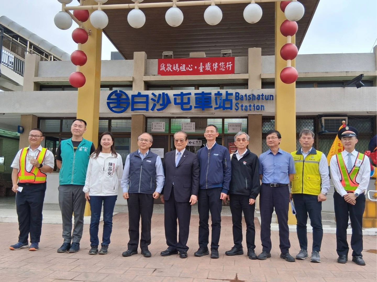 高官未著反光背心跨軌道　台鐵：疏散期旅客也可走「行之多年」