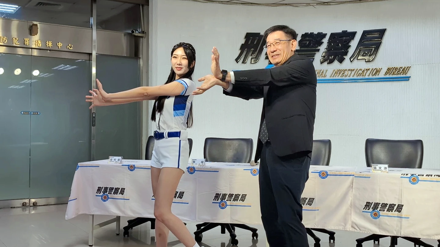 有片｜「警界梁朝偉」合體啦啦隊女神秀舞姿！　她揭網購被騙過往