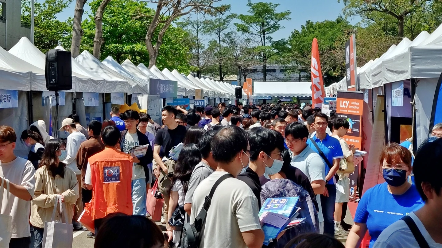 緯創、美光、大立光都來了！就業博覽會釋2.3萬職缺　技術員月薪59K