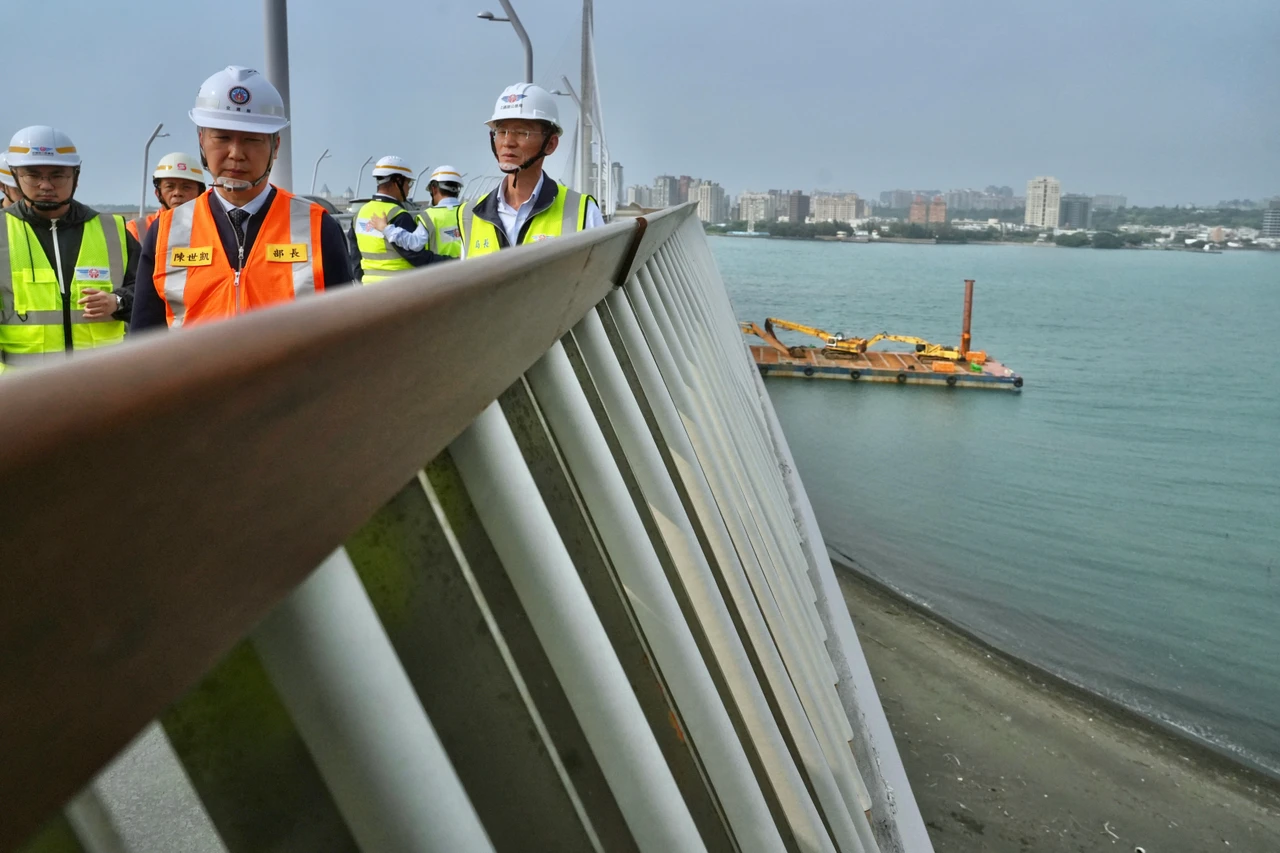 淡江大橋風鳴聲擾民！公路局砸1千萬改善　8月底前裝完永久鋁板夾片