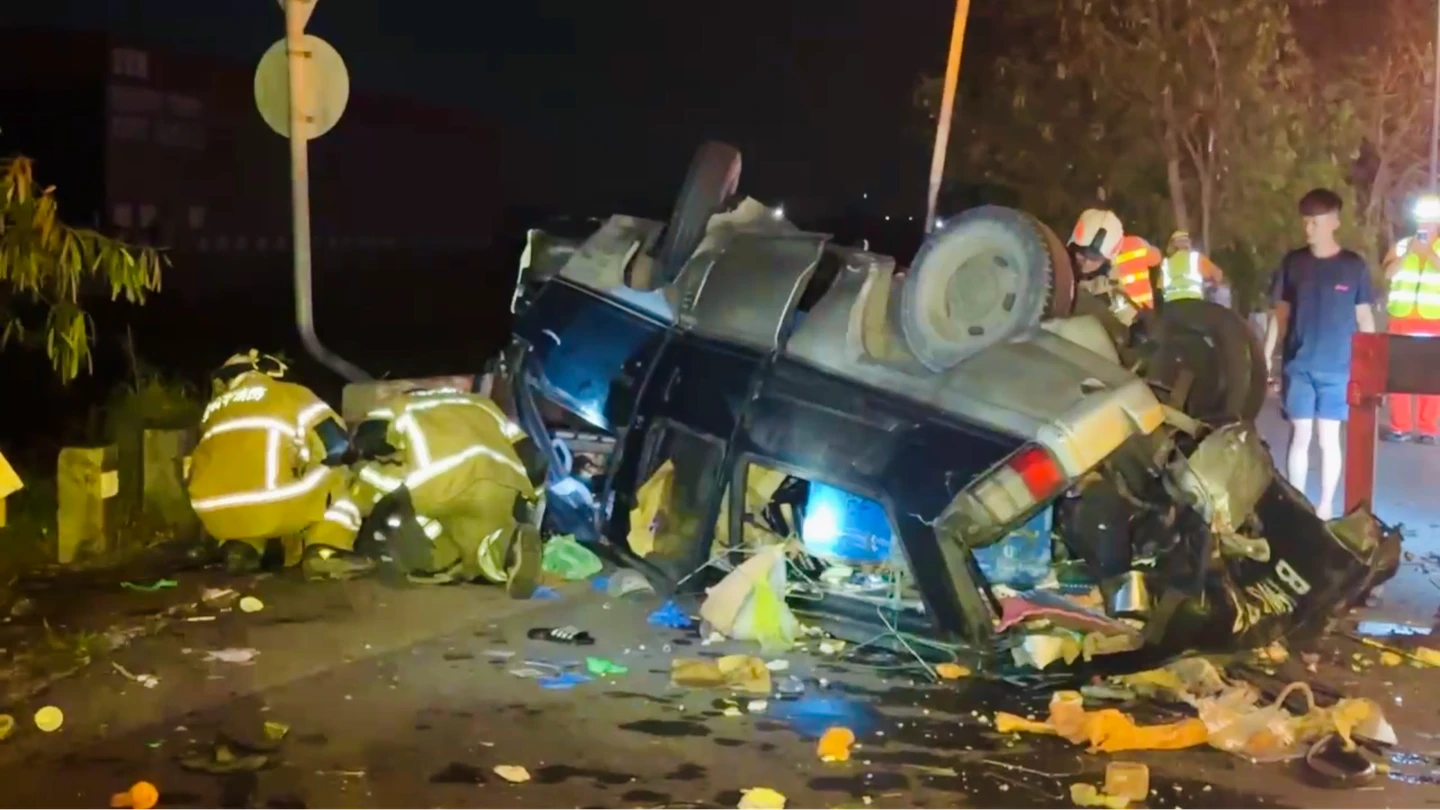 國8驚悚死亡車禍！廂型車遭追撞成廢鐵「攤商拋飛亡」　肇事者竟跑了