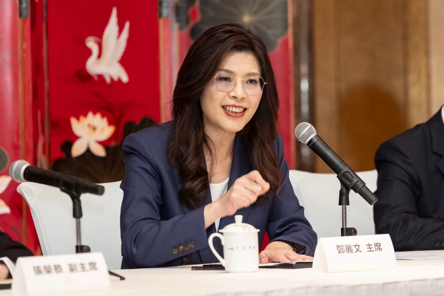 鄭習會｜重申九二共識！習近平：除非裝糊塗　鄭麗文回應「更上層樓」笑邀習訪台