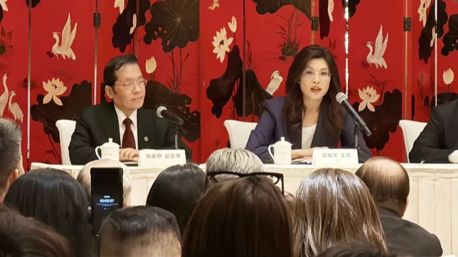 鄭習會｜雙方都提這2字　鄭麗文「看稿念」有原因！各界解讀一次看